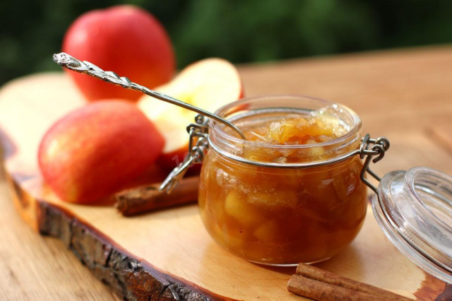 Five-minute apple jam