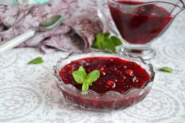 Cranberry sauce with ginger and cinnamon