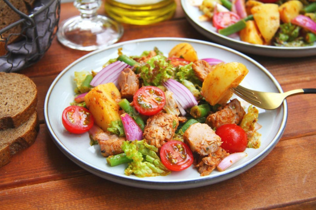 Spanish salad with tuna and potatoes