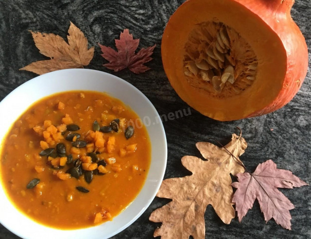 Pumpkin soup with minced meat