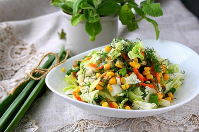 Peking cabbage salad with corn