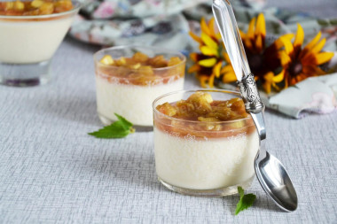 Lemon panna cotta with rhubarb sauce