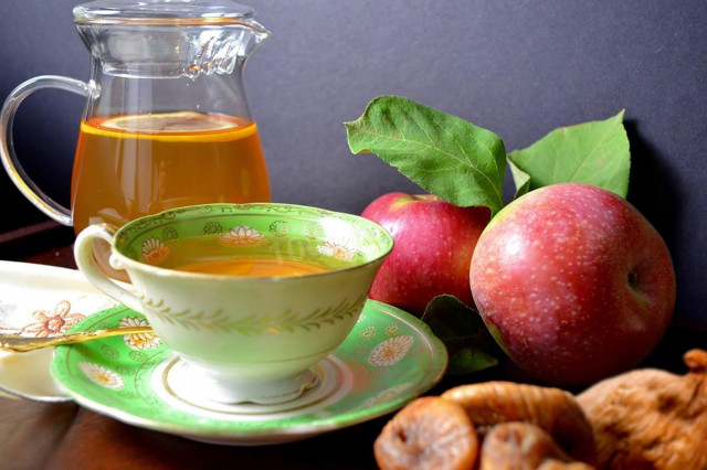 Compote of dried figs and apples