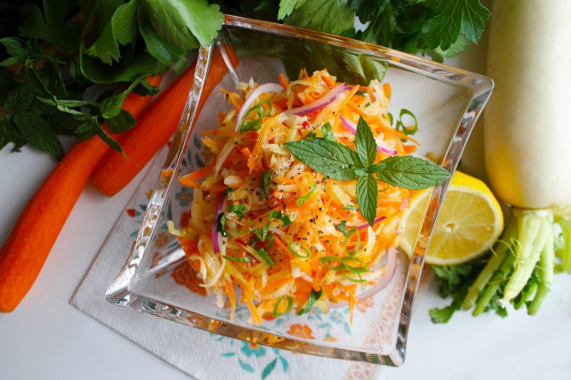 Simple PP daikon salad with carrots and apple