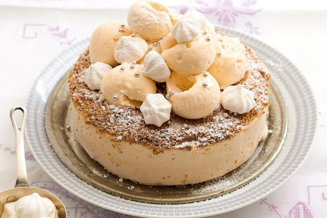 Meringue cake without baking