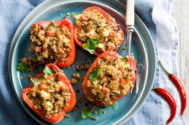 Stuffed peppers with quinoa and schiritsa