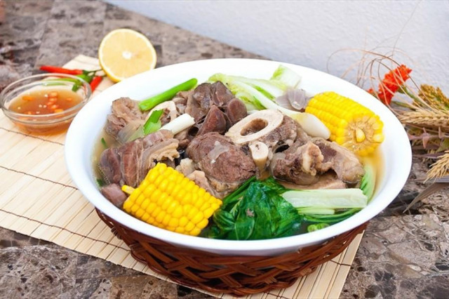 Beef soup with sugar bones