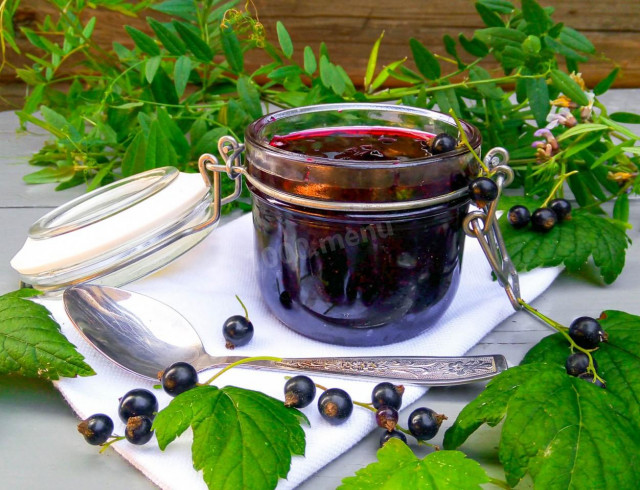 blackcurrant mashed with sugar without cooking for winter