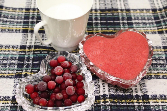 Cranberry mousse with semolina