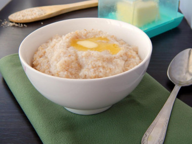 Crumbly barley porridge