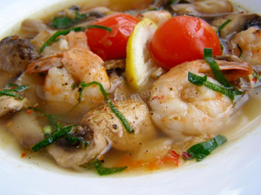 Tom yam soup with chicken and shrimp