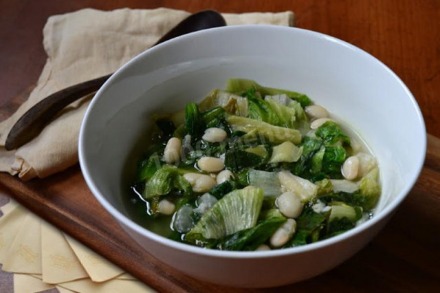 Bean soup with escarole