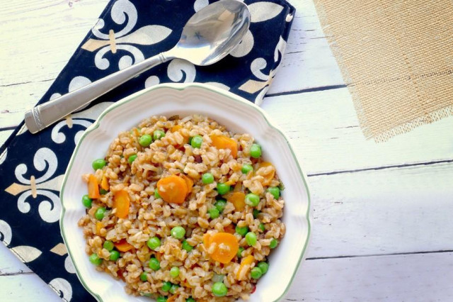 Farro porridge with vegetables