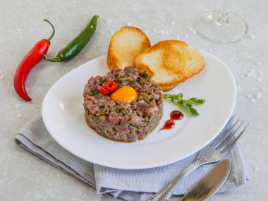 Classic beef tartare