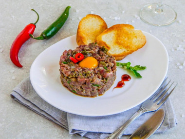 Classic beef tartare