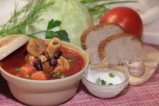 Borscht with beans and chicken