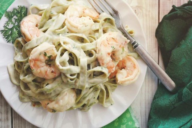 Italian pasta with shrimp in cream sauce