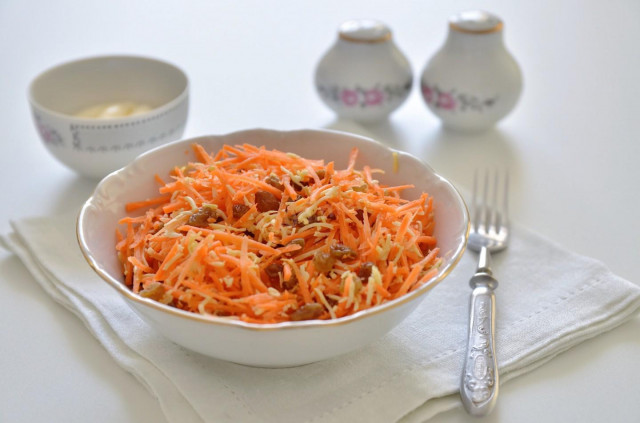 Carrot raisin cheese salad