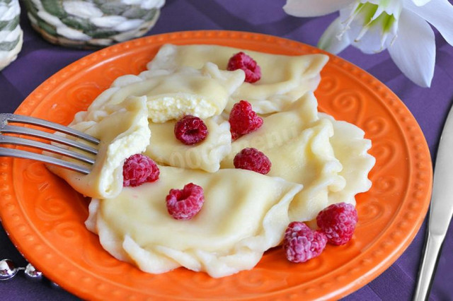 Dumplings with cottage cheese on kefir