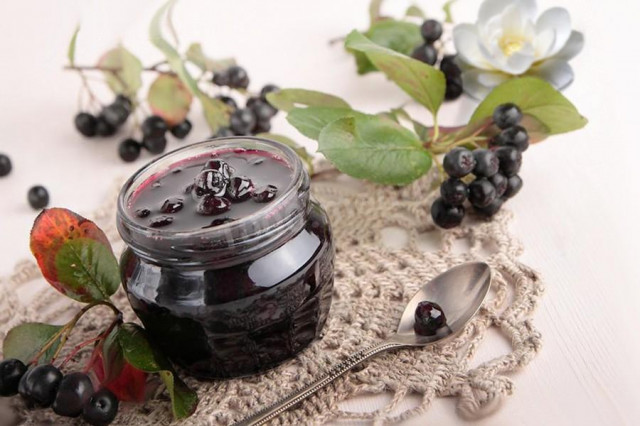 Chokeberry jam with orange