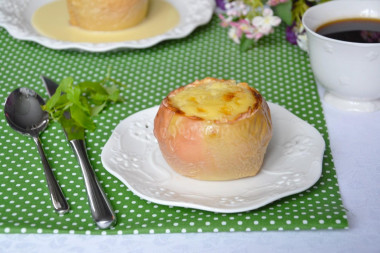 Apples with cream in Portuguese