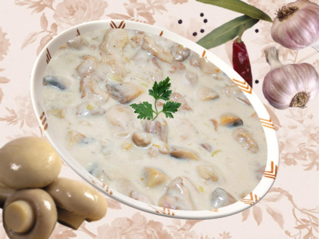 Cream sauce with dried mushrooms