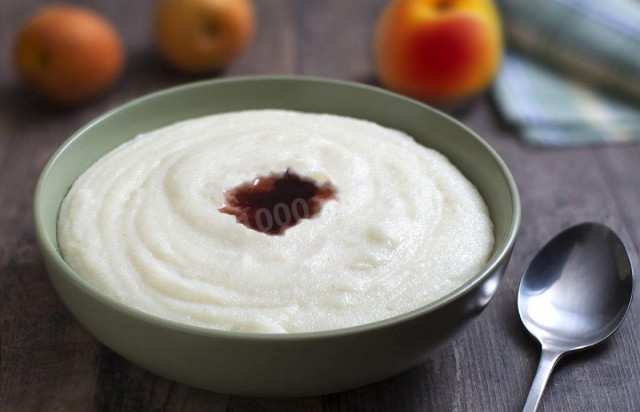 Semolina porridge with milk and water