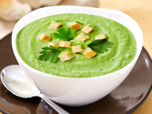 Pea puree with broccoli