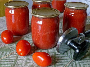 Tomato juice without vinegar with cloves for winter