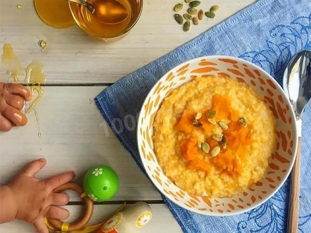 Corn porridge in a slow cooker for a child