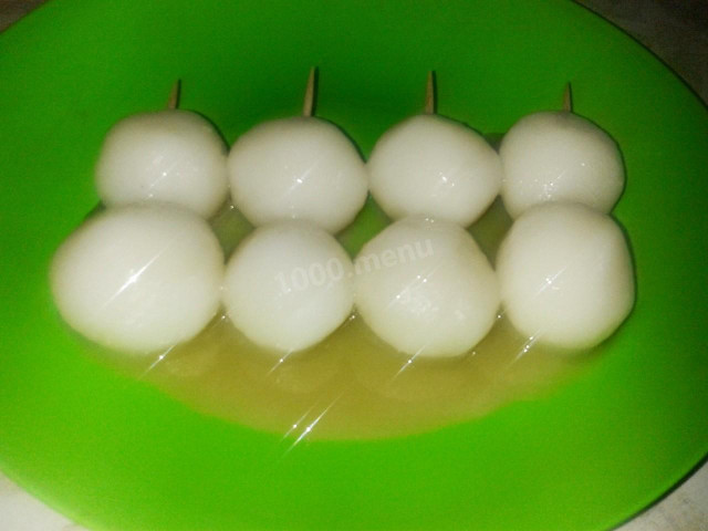 Dango with vanilla sauce