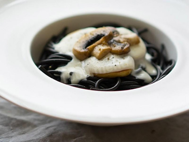 Bechamel sauce with mushrooms