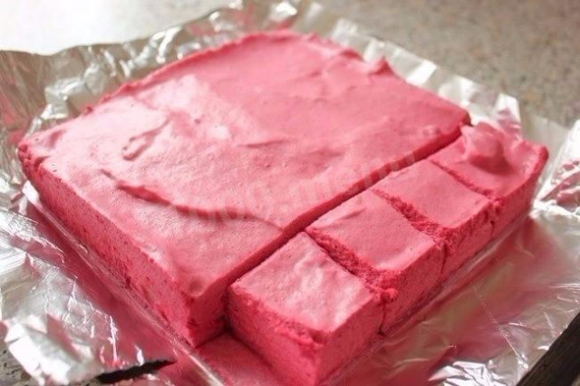 Raspberry marshmallows