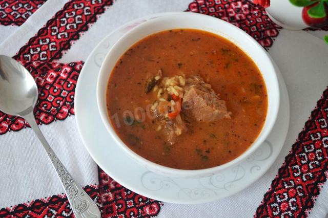 Beef kharcho with bell pepper and walnuts