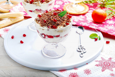 Tiramisu with cherry without eggs