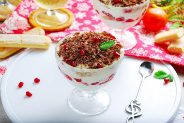 Tiramisu with cherry without eggs