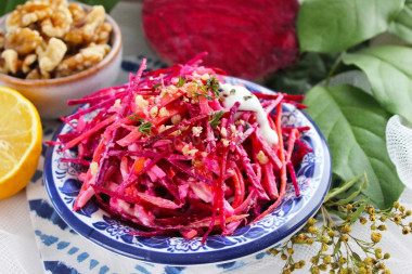 Raw beetroot salad with carrots, apples and nuts