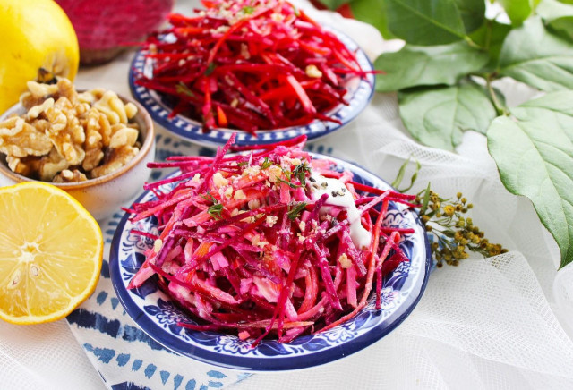 Raw beetroot salad with carrots, apples and nuts