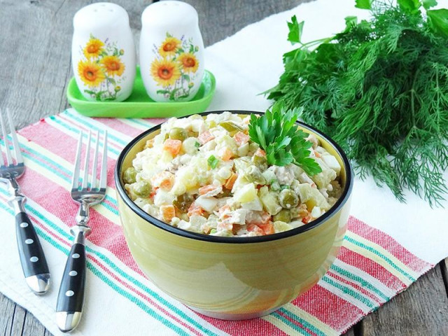 Metropolitan olivier salad