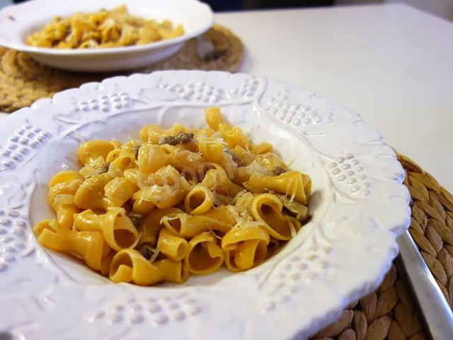 Pasta with liver sausage