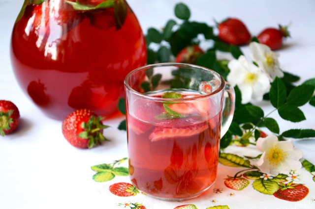 Strawberry compote with mint