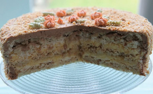 Kiev cake with walnuts