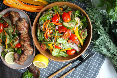 Vegetable salad with green beans and cherry tomatoes