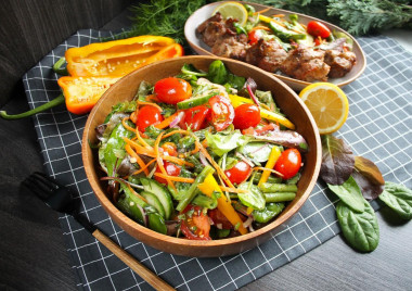 Vegetable salad with green beans and cherry tomatoes