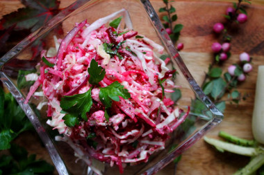 Cabbage salad, daikon and beetroot