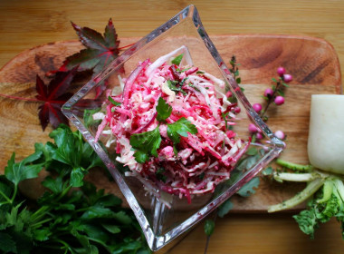 Cabbage salad, daikon and beetroot