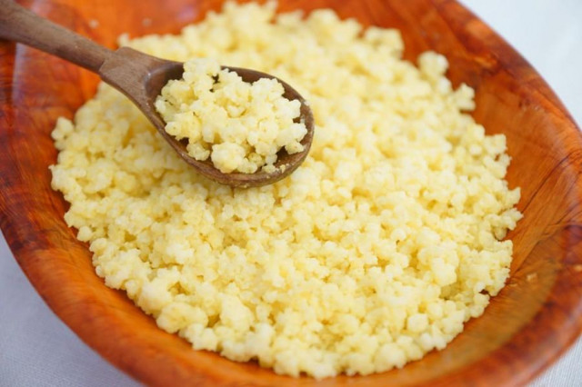 Millet porridge with dry cream