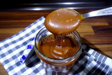 Caramel sauce for filling cakes and desserts