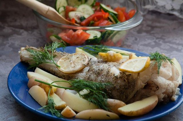 Macrurus baked with potatoes