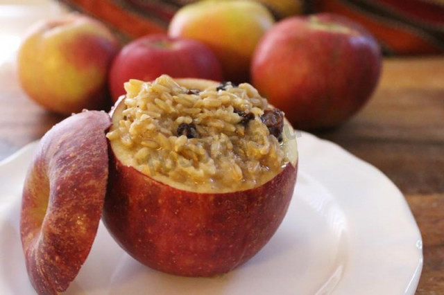 Sprouted oats in an apple pot